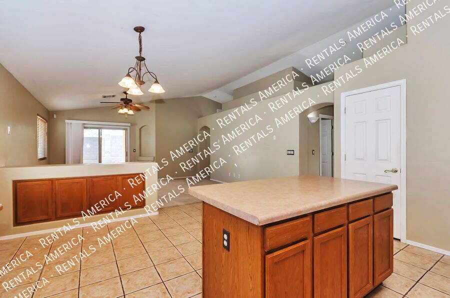 4 bedroom, 2 bath off Houghton property image