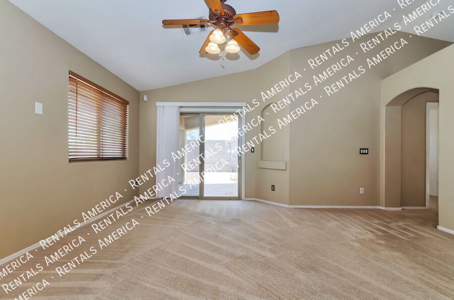 4 bedroom, 2 bath off Houghton property image