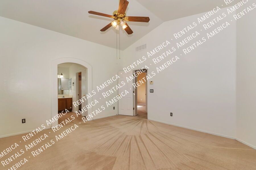 4 bedroom, 2 bath off Houghton property image
