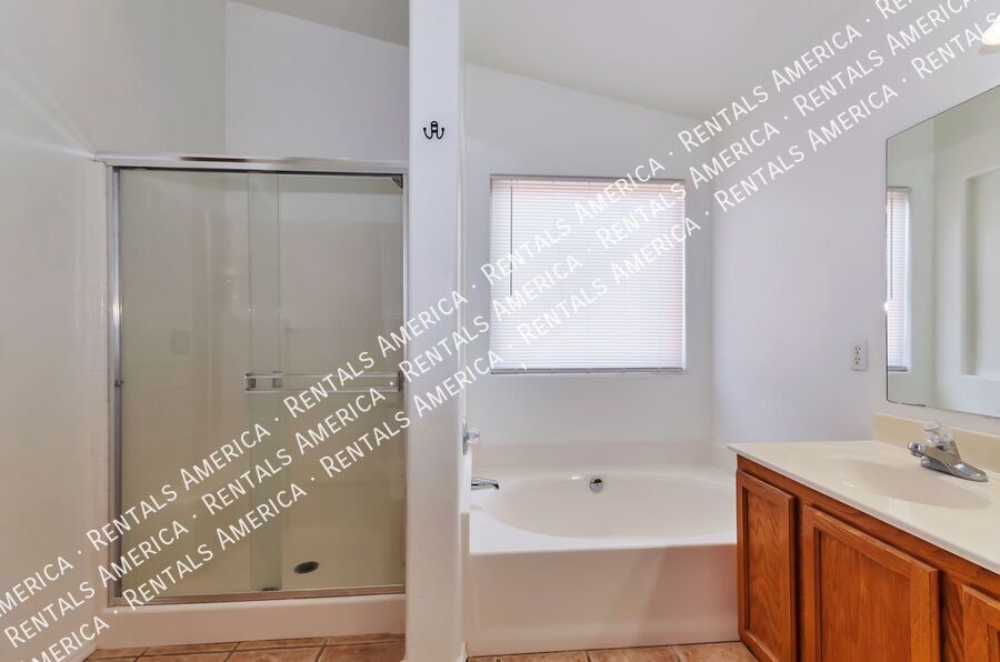 4 bedroom, 2 bath off Houghton property image
