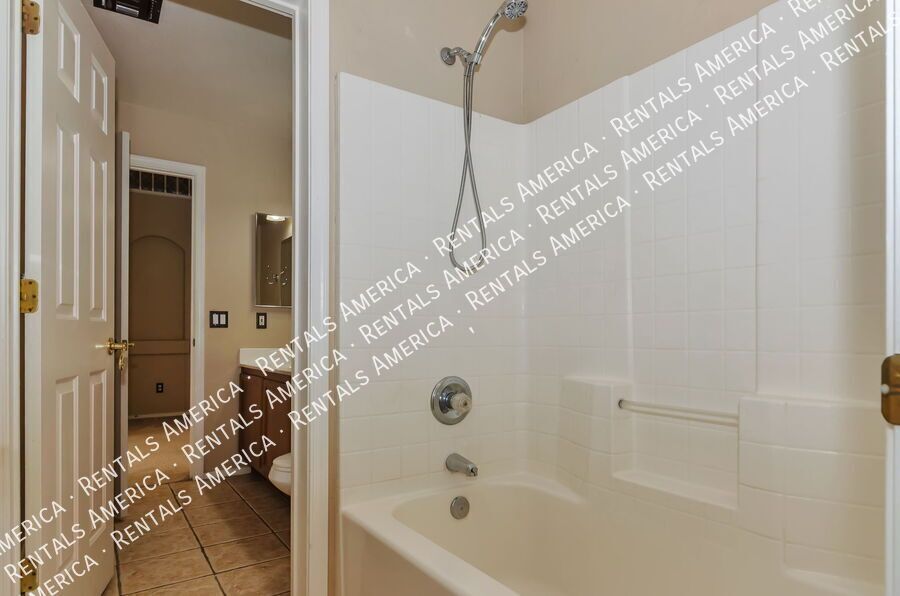 4 bedroom, 2 bath off Houghton property image