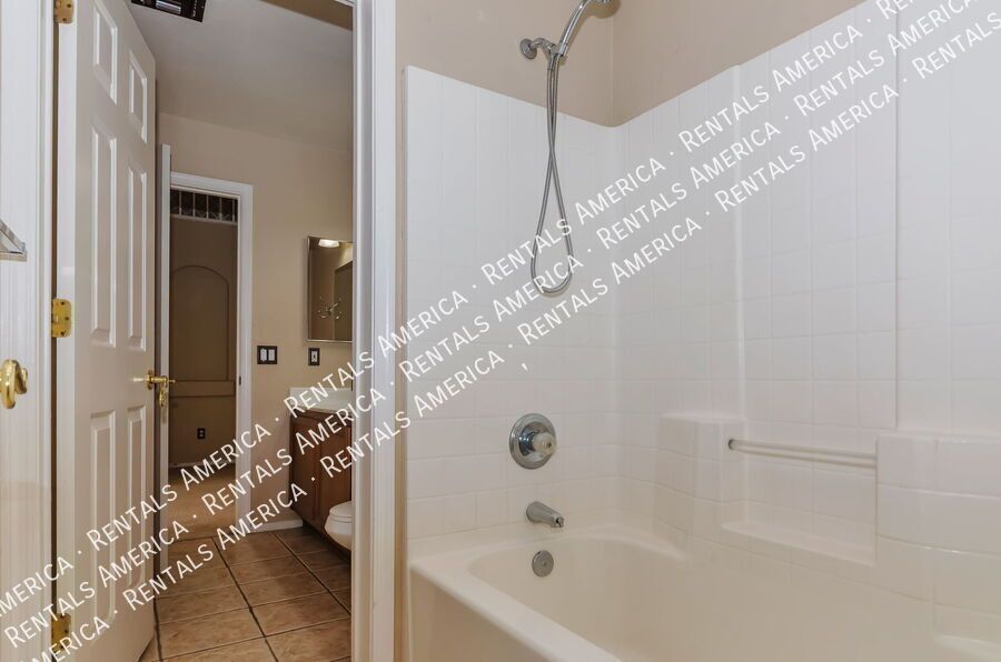 4 bedroom, 2 bath off Houghton property image