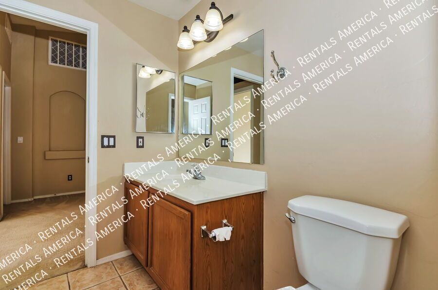 4 bedroom, 2 bath off Houghton property image