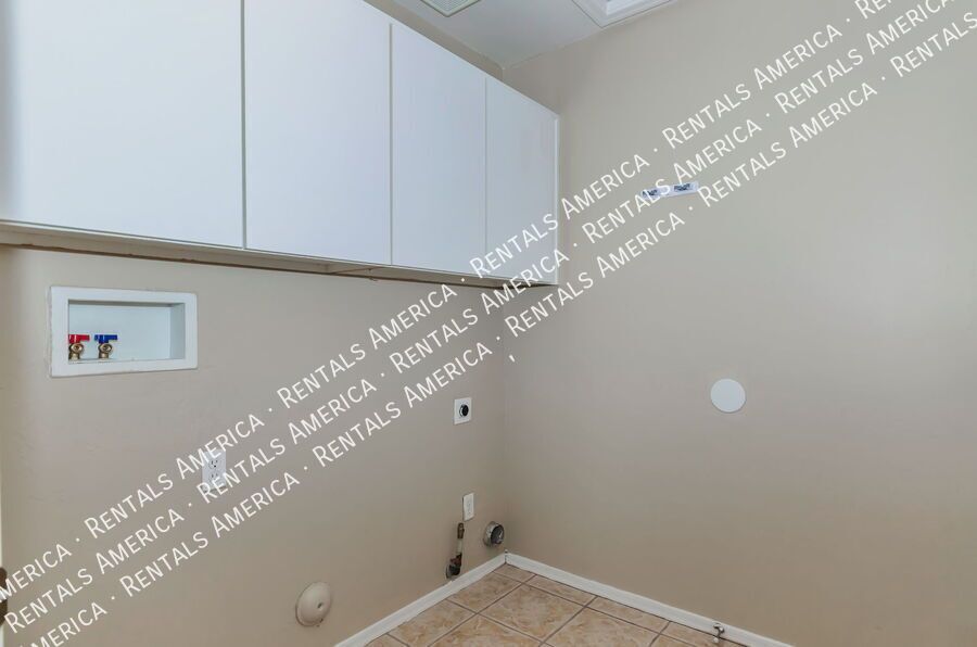 4 bedroom, 2 bath off Houghton property image