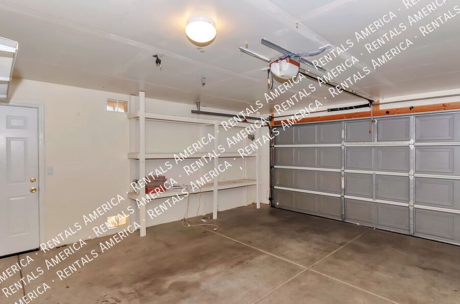 4 bedroom, 2 bath off Houghton property image