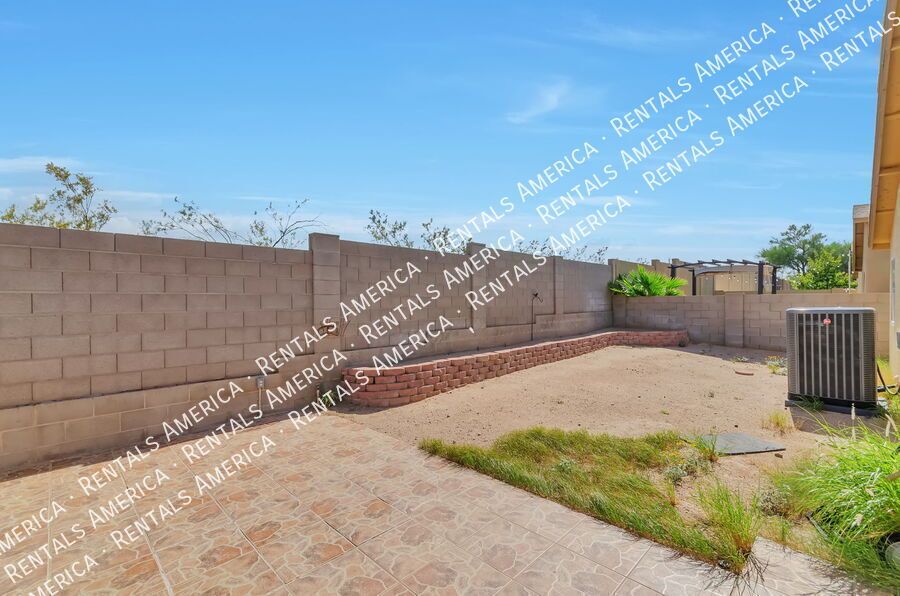 4 bedroom, 2 bath off Houghton property image