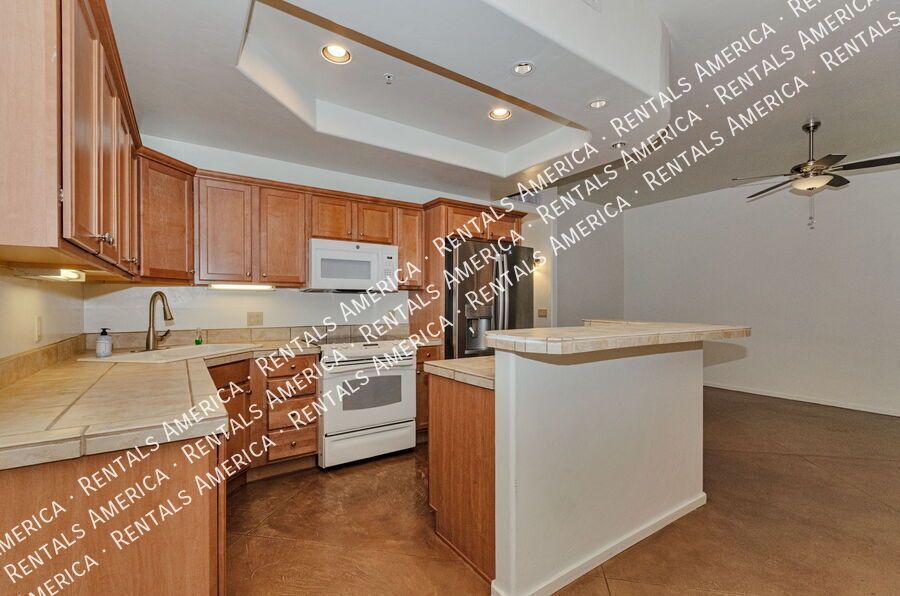 Clean, cute 2 bedroom condo - walk to UA! property image