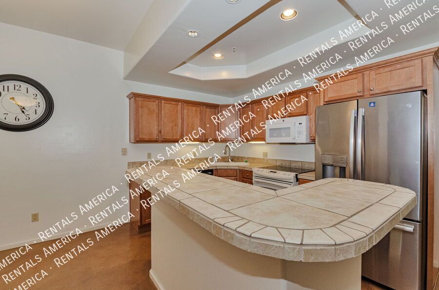Clean, cute 2 bedroom condo - walk to UA! property image