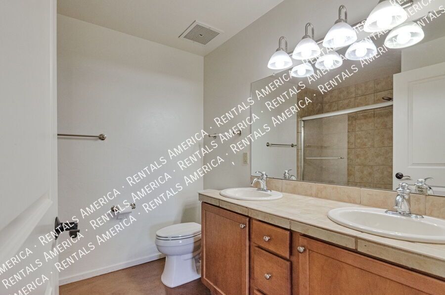 Clean, cute 2 bedroom condo - walk to UA! property image