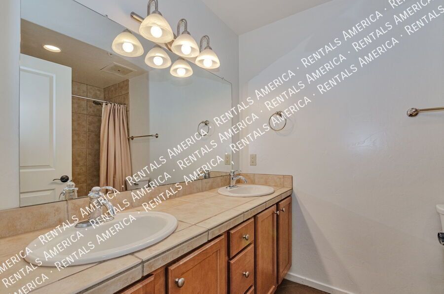 Clean, cute 2 bedroom condo - walk to UA! property image