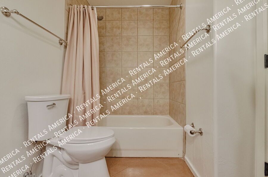 Clean, cute 2 bedroom condo - walk to UA! property image