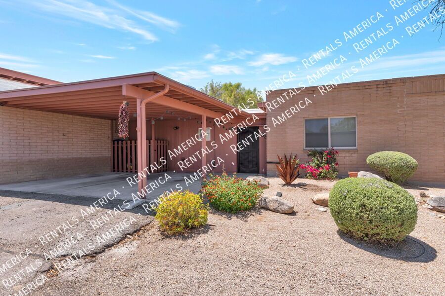 Spacious 3 bedroom Oro Valley home, water and trash included! property image