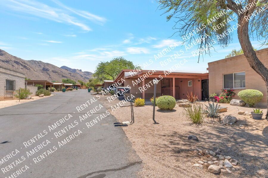 Spacious 3 bedroom Oro Valley home, water and trash included! property image