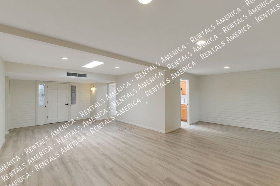 Spacious 3 bedroom Oro Valley home, water and trash included! property image