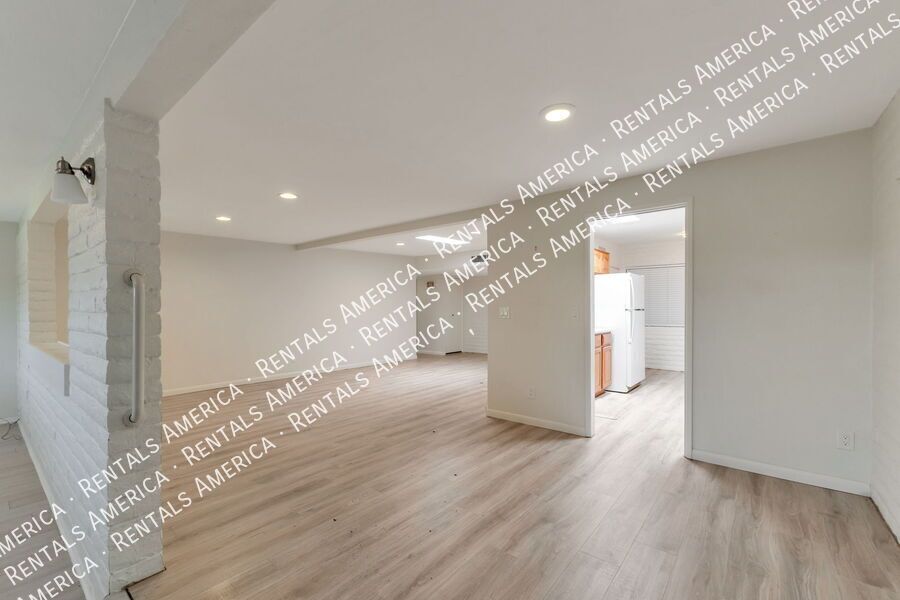 Spacious 3 bedroom Oro Valley home, water and trash included! property image