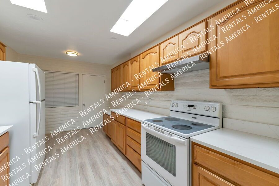 Spacious 3 bedroom Oro Valley home, water and trash included! property image