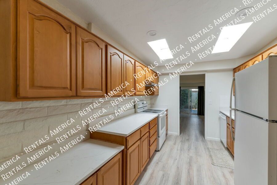 Spacious 3 bedroom Oro Valley home, water and trash included! property image