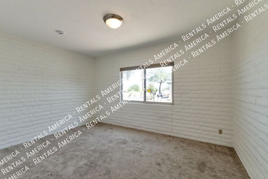 Spacious 3 bedroom Oro Valley home, water and trash included! property image