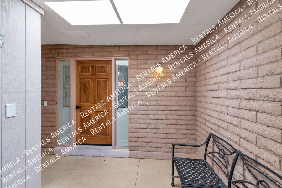 Spacious 3 bedroom Oro Valley home, water and trash included! property image