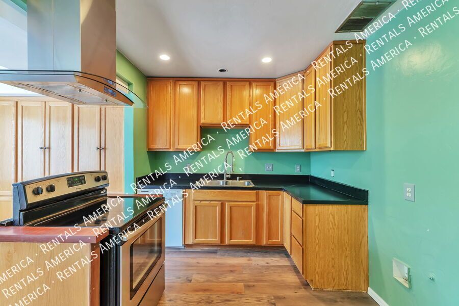 ONE MONTH FREE-Charming home property image