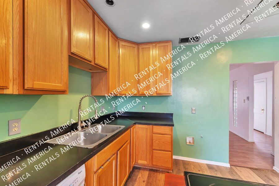 ONE MONTH FREE-Charming home property image