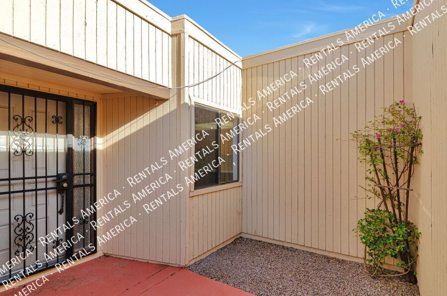 Spacious NE townhome in a lovely neighborhood! property image