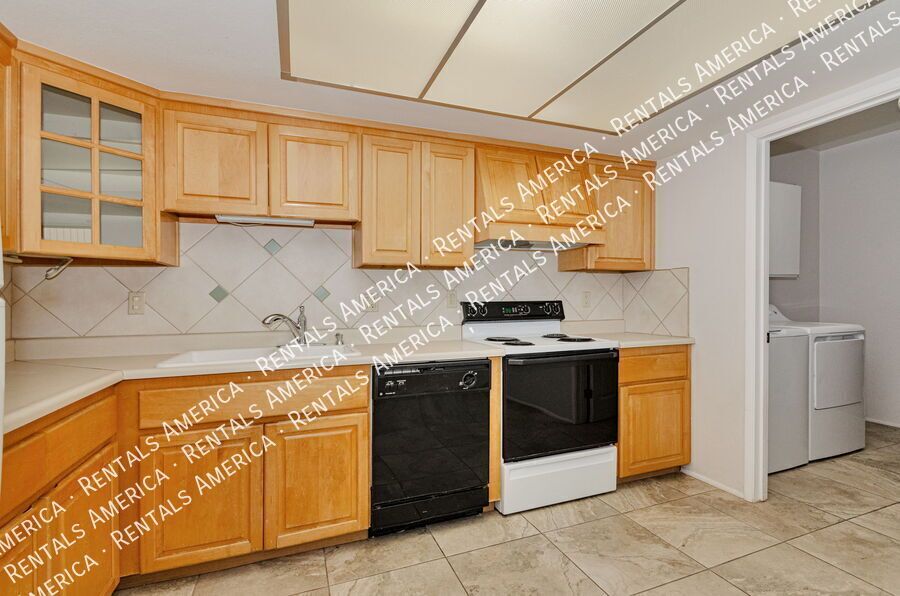 Spacious NE townhome in a lovely neighborhood! property image