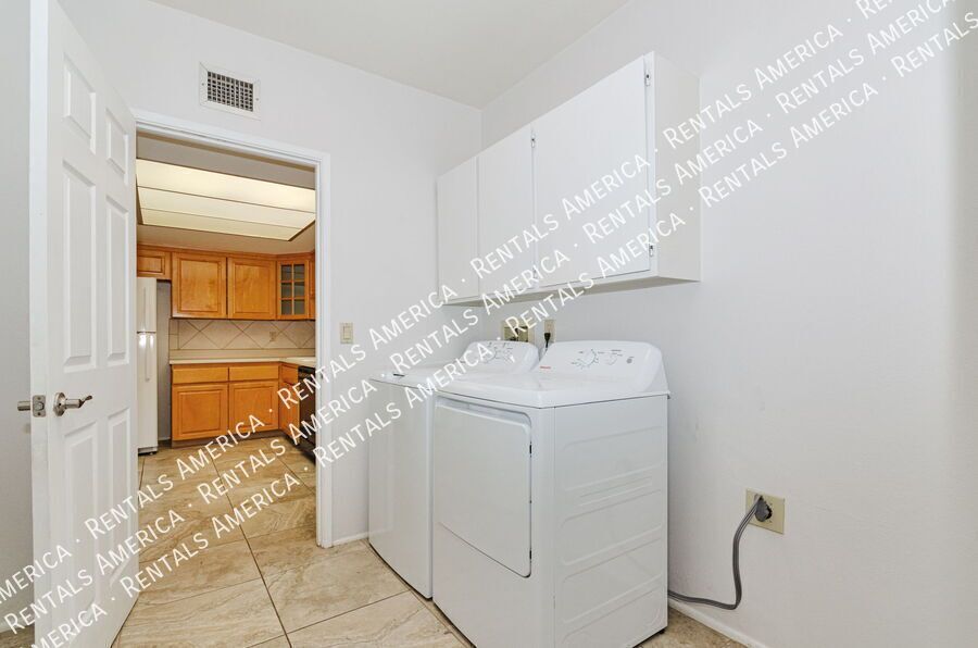 Spacious NE townhome in a lovely neighborhood! property image