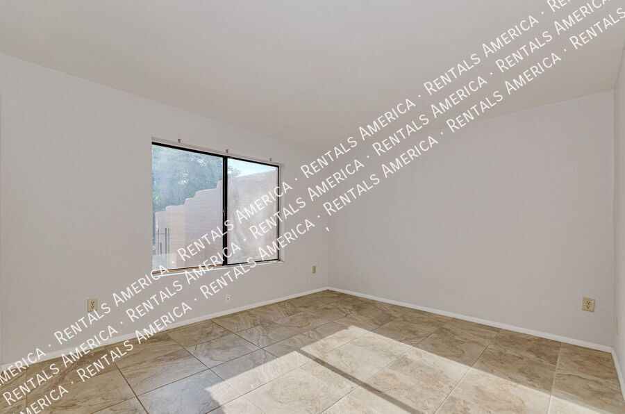 Spacious NE townhome in a lovely neighborhood! property image
