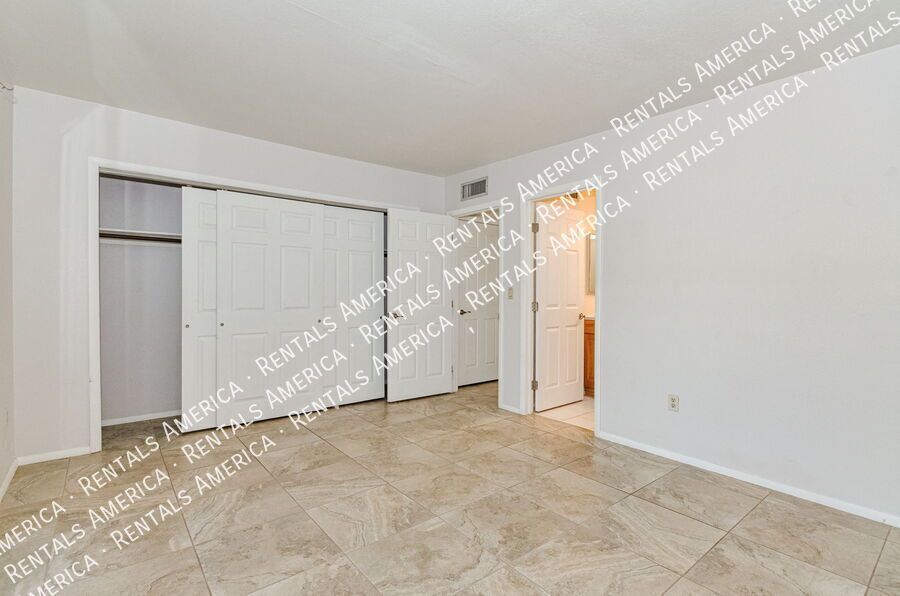 Spacious NE townhome in a lovely neighborhood! property image