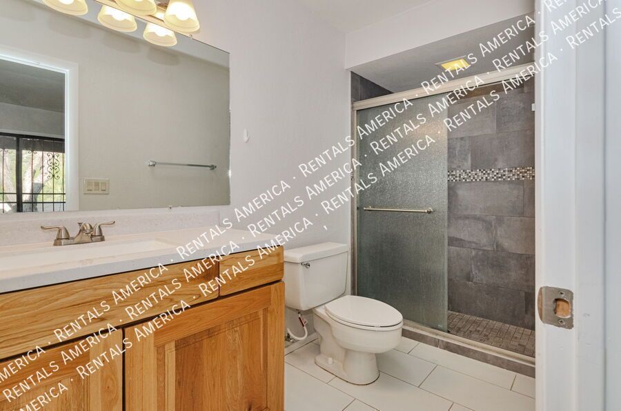 Spacious NE townhome in a lovely neighborhood! property image