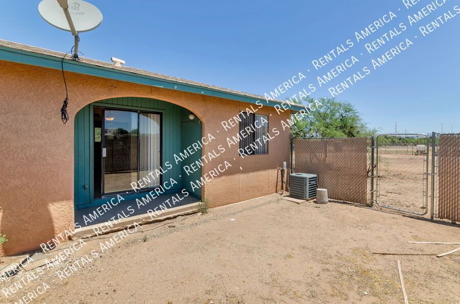 West side 2 bedroom townhome property image
