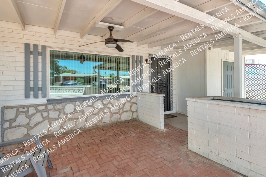 Close to U of A, shopping, dining! property image