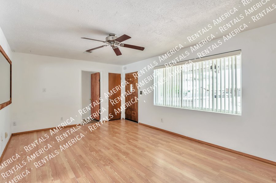 Close to U of A, shopping, dining! property image