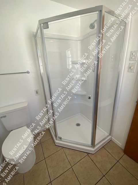 Close to U of A, shopping, dining! property image