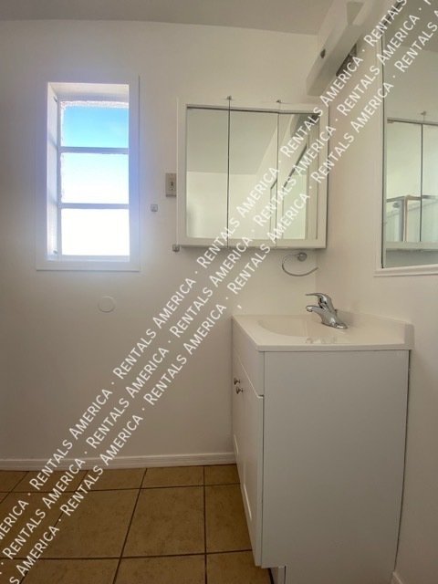Close to U of A, shopping, dining! property image