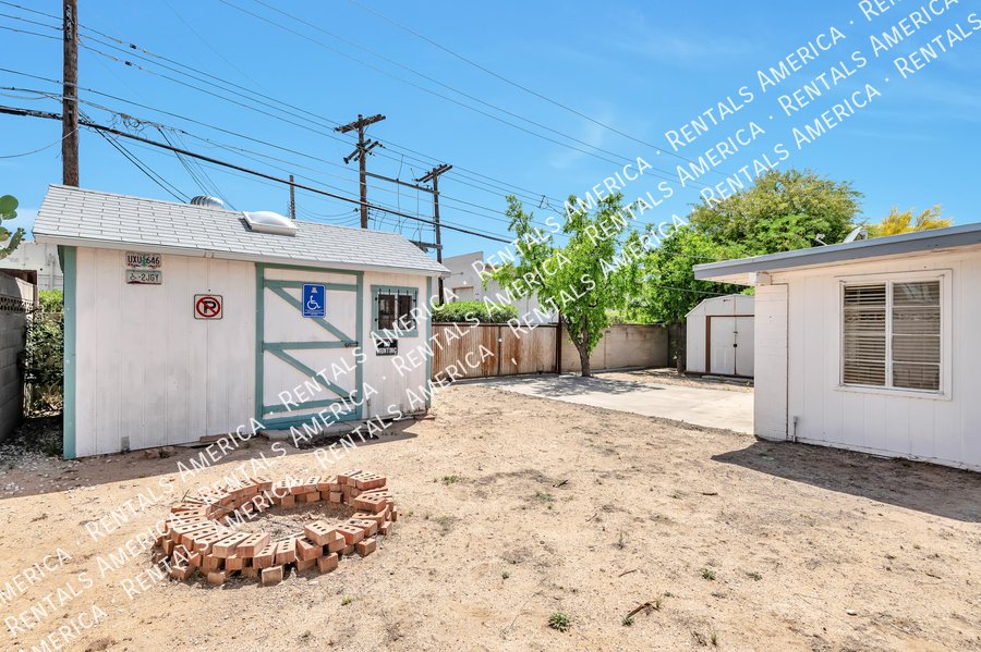 Close to U of A, shopping, dining! property image