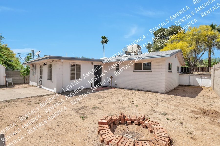 Close to U of A, shopping, dining! property image