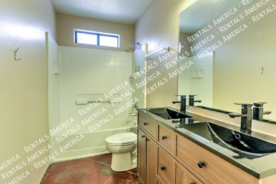 Spacious 4-bedroom, 2-bath home with fenced in yard. property image