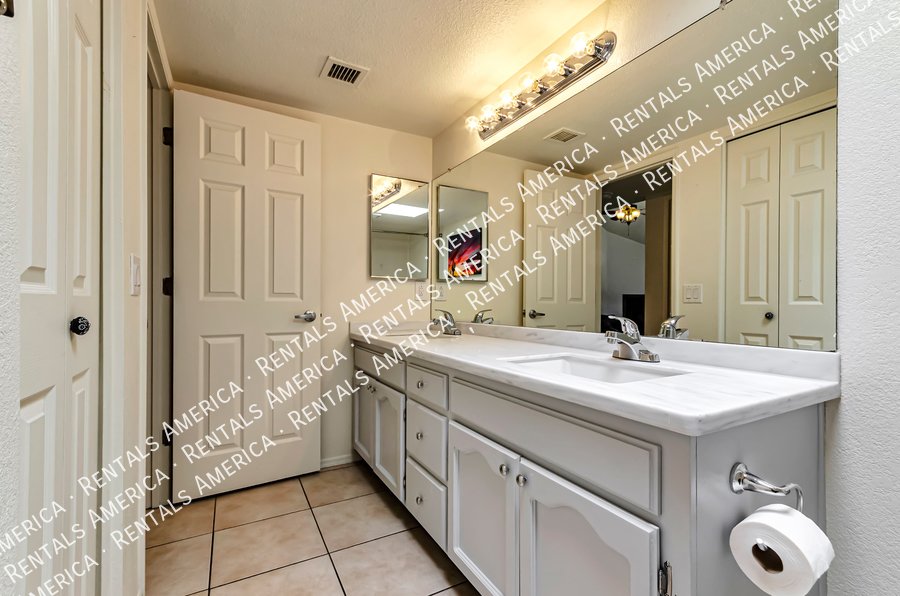Modern condo with pool, gym property image