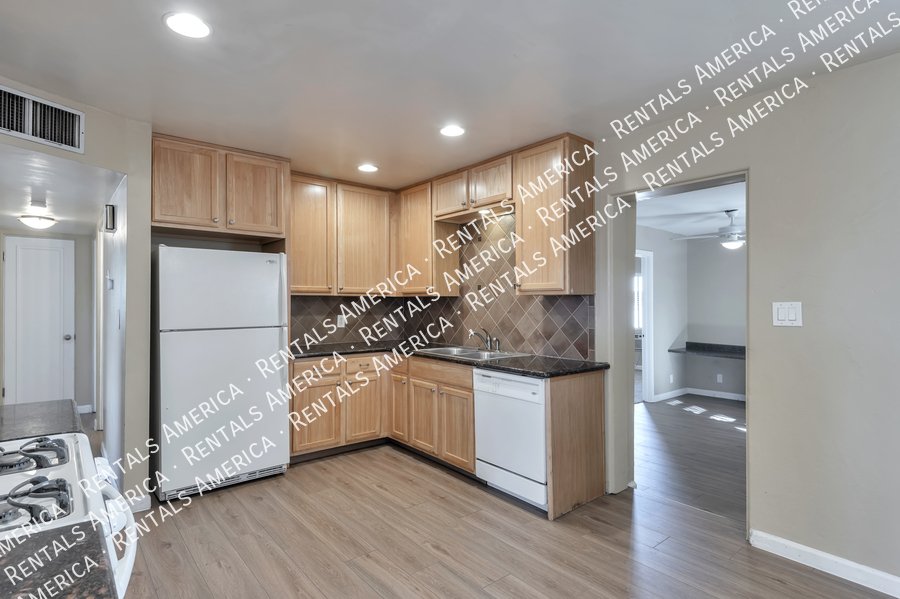 Fantastic 3 bd 2 bath near the U of A! property image