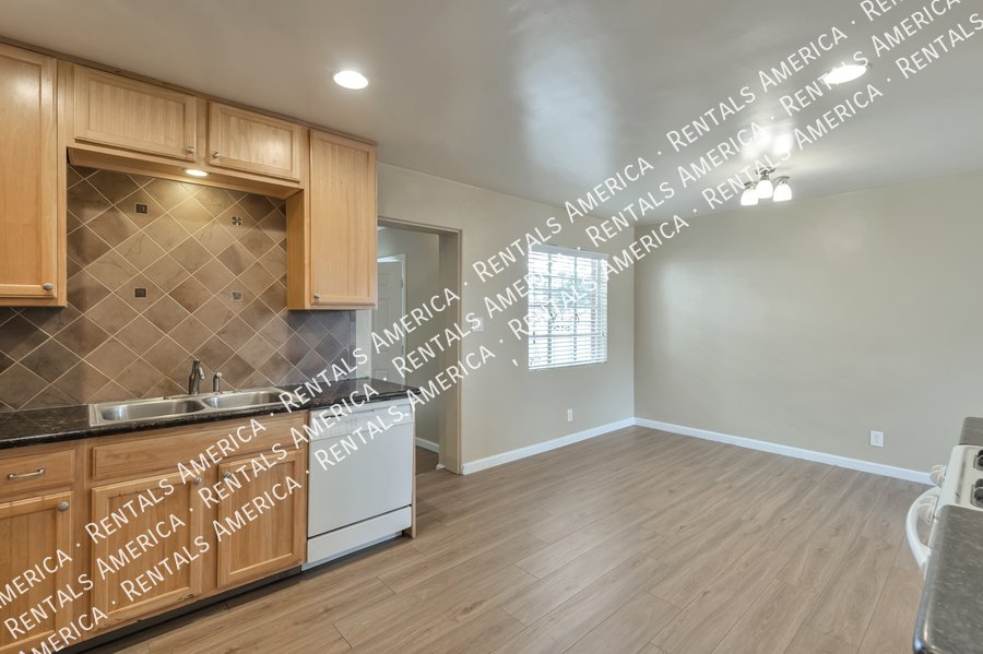 Fantastic 3 bd 2 bath near the U of A! property image