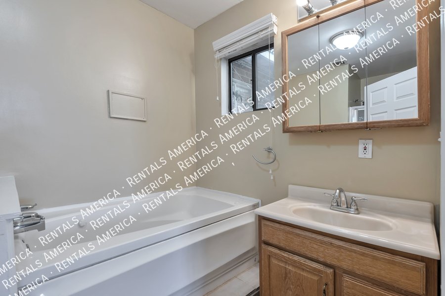 Fantastic 3 bd 2 bath near the U of A! property image