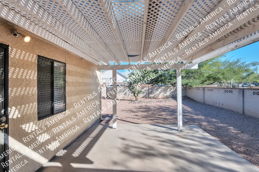 Fantastic 3 bd 2 bath near the U of A! property image