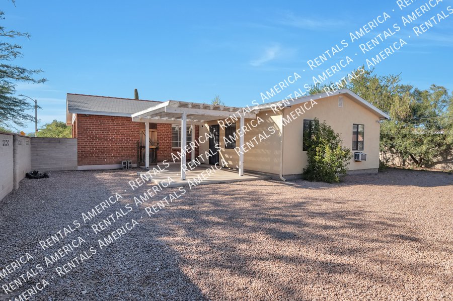 Fantastic 3 bd 2 bath near the U of A! property image