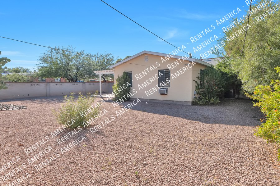 Fantastic 3 bd 2 bath near the U of A! property image