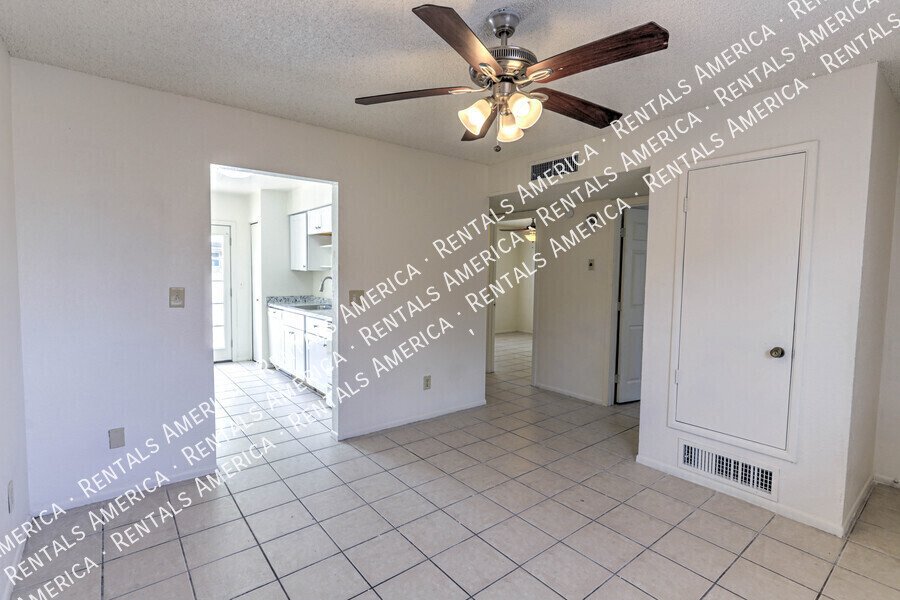Charming 2-bedroom, 1 bathroom duplex style home with Large Yard! property image