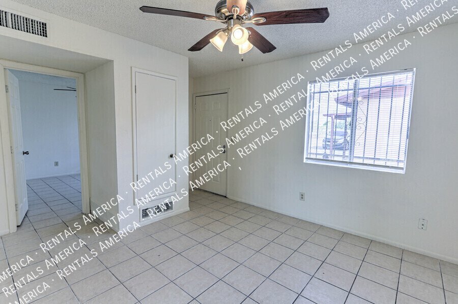 Charming 2-bedroom, 1 bathroom duplex style home with Large Yard! property image
