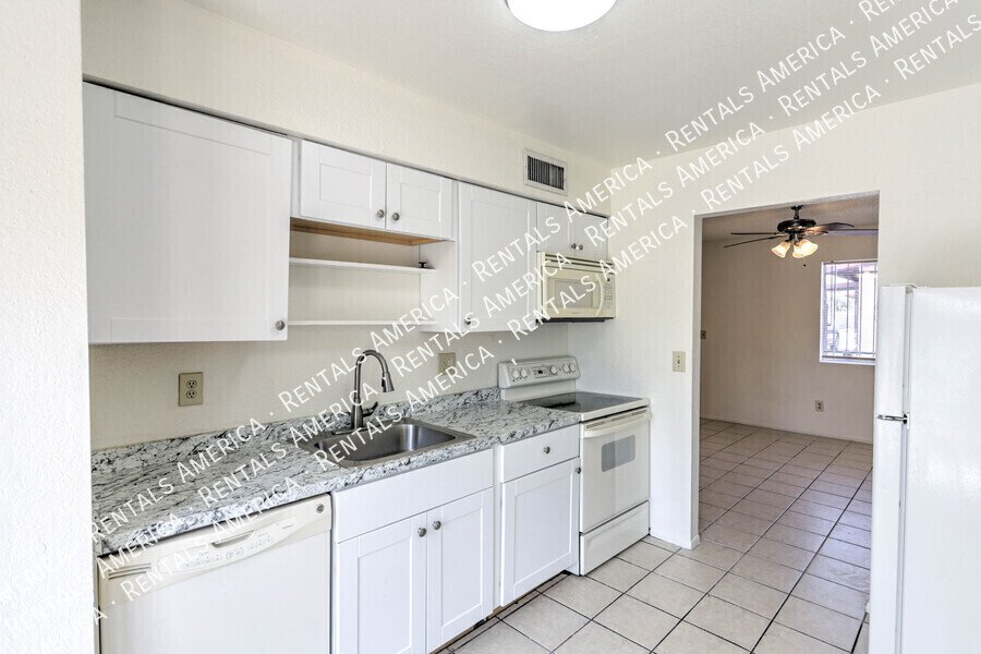 Charming 2-bedroom, 1 bathroom duplex style home with Large Yard! property image