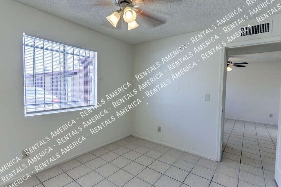 Charming 2-bedroom, 1 bathroom duplex style home with Large Yard! property image